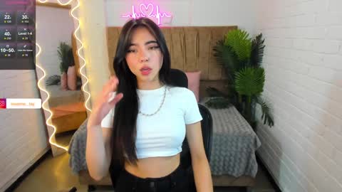 roxanne_tay online show from January 13, 7:10 pm