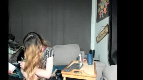 roxihazeleyes online show from March 3, 7:25 am