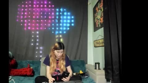 roxihazeleyes online show from December 1, 3:32 am