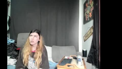 roxihazeleyes online show from March 16, 6:01 pm