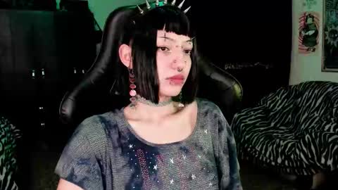 Roxy Independient model Help me to reach 50 thumbs up online show from January 12, 11:54 pm