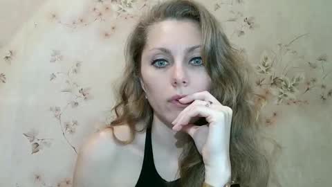 roxyfox18x01 online show from February 26, 7:29 am