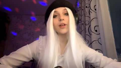 Roxy online show from December 3, 1:57 pm