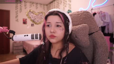 roxysuh online show from April 12, 8:06 am