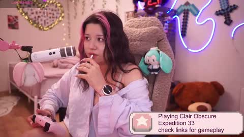 roxysuh online show from November 7, 8:42 am