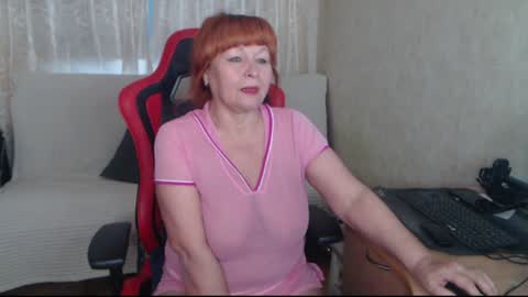Snapshot of roxyswetty chatting on December 21, 8:07 am Anna online show from December 21, 8:07 am