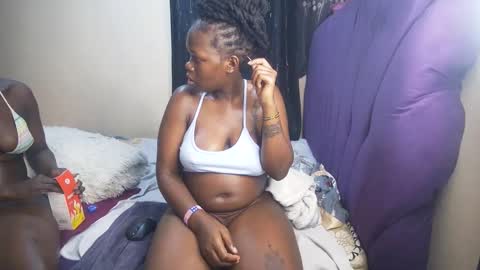 royal_charm online show from February 5, 11:41 pm