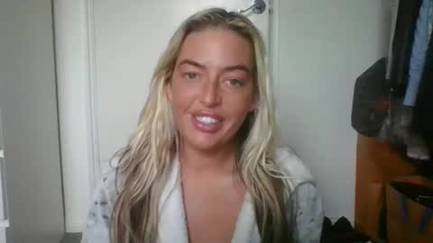 Snapshot of rubyredxxxoxxx chatting on December 31, 10:37 am rubyredxxxoxxx online show from December 31, 10:37 am