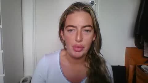 Snapshot of rubyredxxxoxxx chatting on October 6, 7:14 am rubyredxxxoxxx online show from October 6, 7:14 am