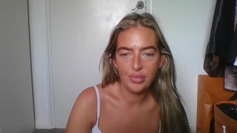 Snapshot of rubyredxxxoxxx chatting on September 27, 9:27 am rubyredxxxoxxx online show from September 27, 9:27 am