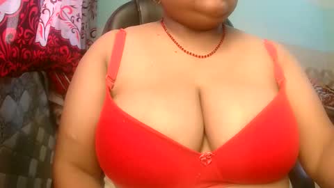 HotLovers online show from November 12, 5:05 am