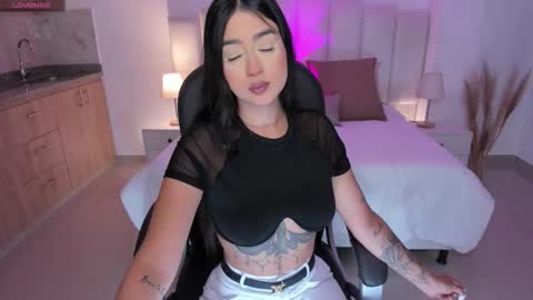 Snapshot of sabrina_nova chatting on October 22, 7:19 pm Sabrina online show from October 22, 7:19 pm