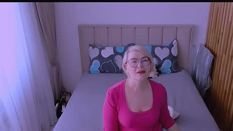 Sabrina MacMarren online show from April 19, 10:04 am