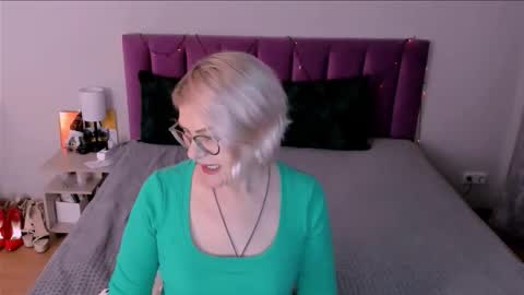 Sabrina MacMarren online show from December 19, 2:53 pm