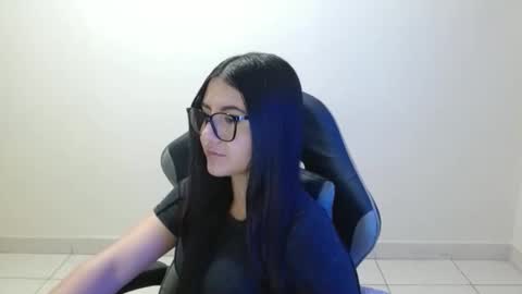 Sahaliefox  online show from April 16, 9:39 pm