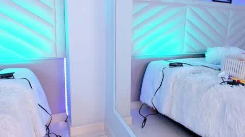  Sally White  online show from February 6, 3:06 am