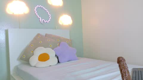   online show from November 15, 12:39 pm