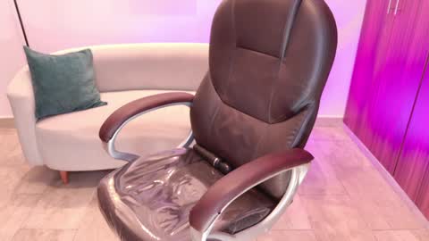 samantaa_evanss online show from April 9, 6:19 am