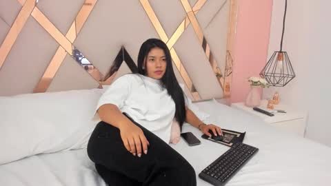 Snapshot of samantaa_shy chatting on October 15, 4:04 am sam online show from October 15, 4:04 am