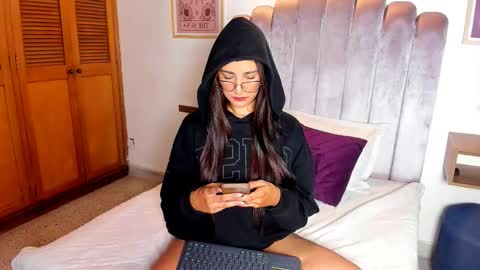samantha_lux_ online show from December 16, 10:21 am