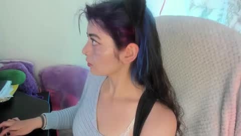   online show from December 19, 9:01 am