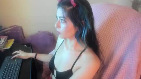   online show from March 1, 10:04 am