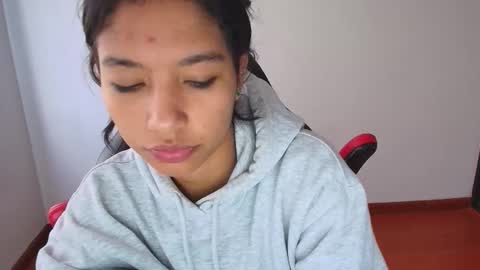 Snapshot of samy_jonnes_ chatting on October 19, 9:50 pm Hello I am absent due to a family calamity I will return soon-hola estoy ausente por un problema familiar volvere pronto. online show from October 19, 9:50 pm