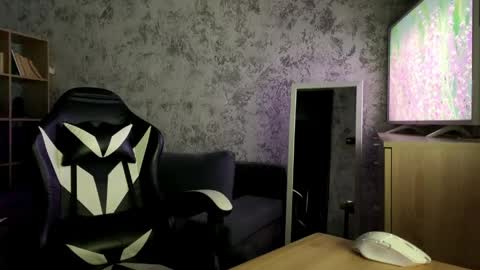 Sandy online show from April 7, 3:25 pm