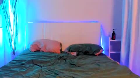 santythousand online show from February 12, 6:09 pm