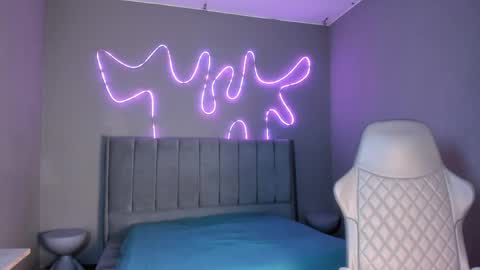 saphyralux online show from March 31, 10:10 pm