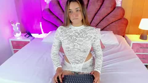 sara_colyn online show from April 8, 10:45 pm