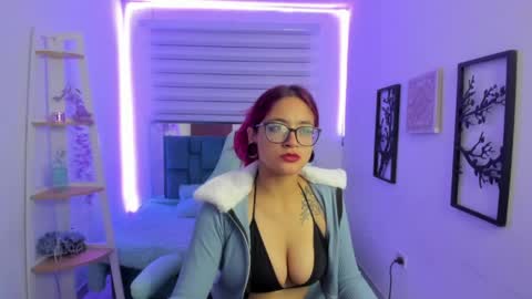 sara_red_x online show from April 29, 4:27 am