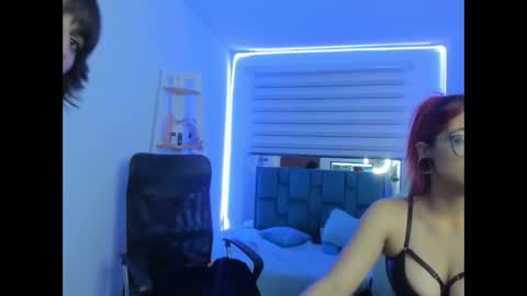 sara_red_x online show from April 19, 3:28 am