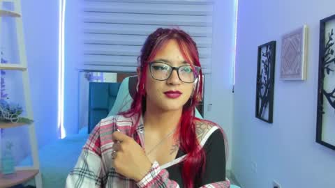 sara_red_x online show from June 8, 3:18 am