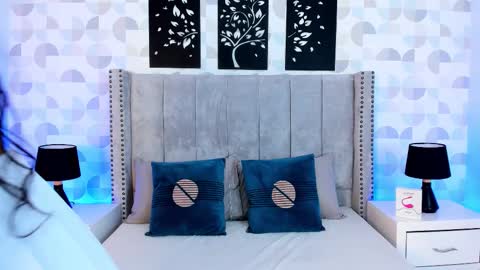 SARA SANTACRUZ online show from February 9, 12:40 pm