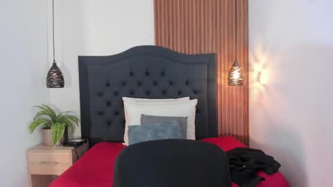 Snapshot of sara_stone17 chatting on March 5, 12:00 pm  -  online show from March 5, 12:00 pm