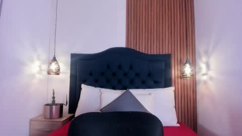 Snapshot of sara_stone17 chatting on October 27, 12:01 pm  -  online show from October 27, 12:01 pm