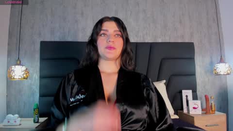 Snapshot of sara_stone17 chatting on February 5, 11:23 am  -  online show from February 5, 11:23 am