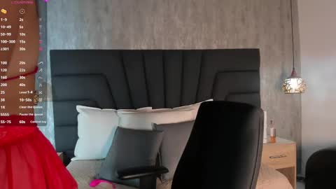 Snapshot of sara_stone17 chatting on February 21, 11:44 am  -  online show from February 21, 11:44 am