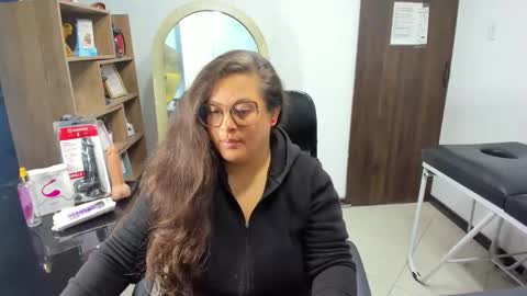 sara_thonson_ online show from June 6, 3:57 am