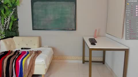 Saraa Gomez online show from March 1, 12:39 am