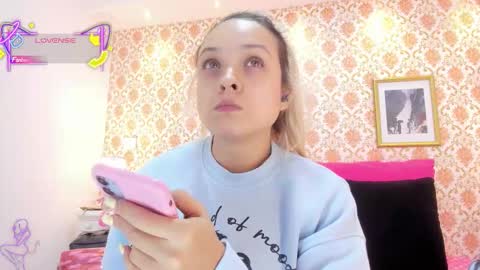 SaraAvila  online show from November 30, 5:00 am