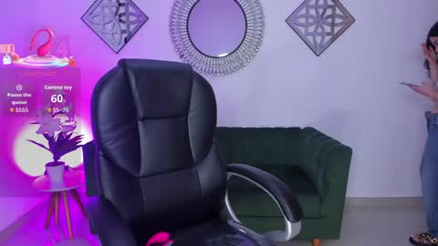 saracruz online show from April 18, 3:09 am