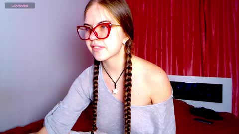 Sarah online show from December 10, 3:01 pm