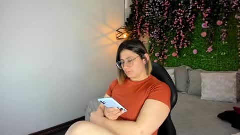 Sarah Deyvis online show from January 8, 5:50 pm