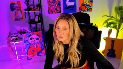 Divine Sarah NONUDE model online show from October 26, 11:49 am