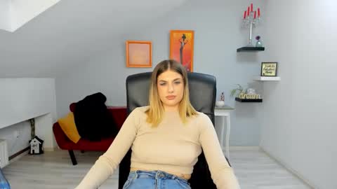 sarahowenn online show from January 19, 12:45 pm