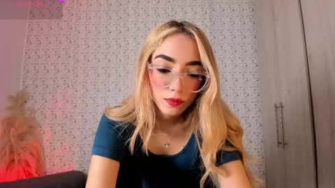 Sara jones   online show from March 26, 9:27 pm