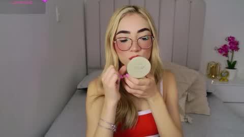 Sara jones   online show from March 5, 1:29 pm