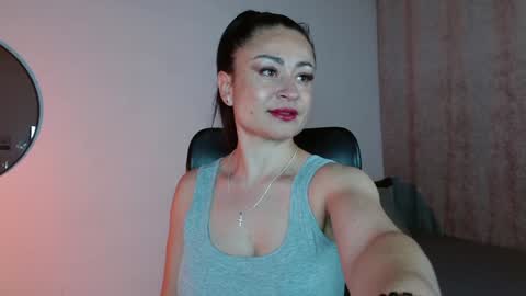 saramilf_69 online show from January 6, 12:57 pm